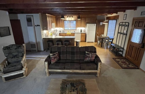 Big Bear City Cottage | Hot Tub! "Cottage Sleeps 6”