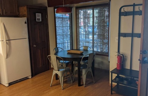 Big Bear City Cottage | Hot Tub! "Cottage Sleeps 6”