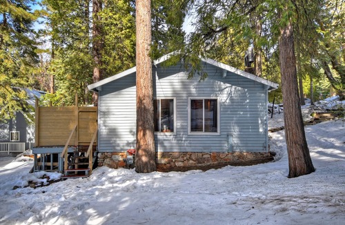 Running Springs House | HOT TUB! COZY 2 bedroom mountain/lake getaway!