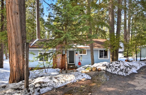 Running Springs House | HOT TUB! COZY 2 bedroom mountain/lake getaway!