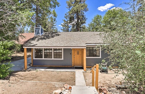 Big Bear Cabin | Hot Tub & Deck: Big Bear Gem Near Resorts!