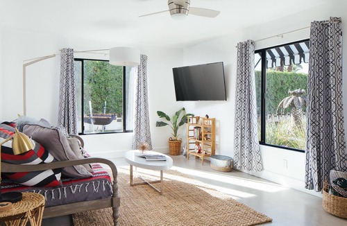 Warm Sands House | Hotel El Cid Room 5 by AvantStay | Chic Hotel Room in Palm Springs w/ Pool!