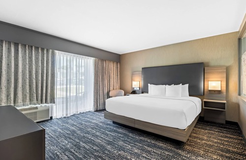 Bakersfield Hotel | Hourglass Hotel, Trademark Collection by Wyndham