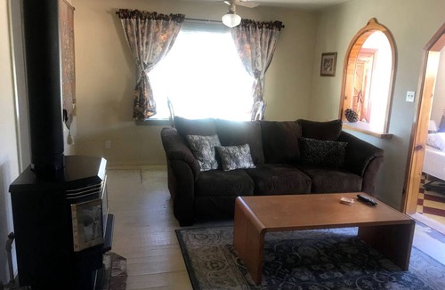 Kernville House | House ∙ 1 bedroom ∙ 4 guests