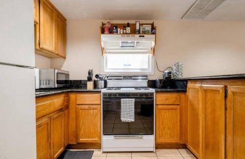 North Oak Park House | House ∙ 2 bedrooms ∙ 5 guests