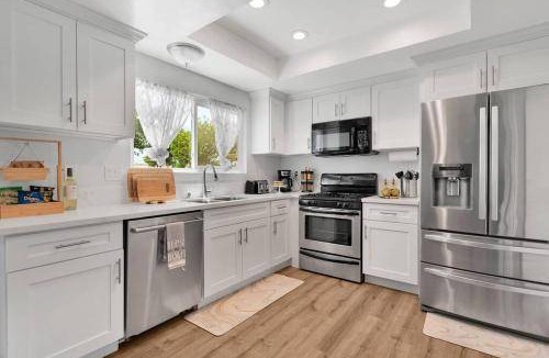 Victorville House | House ∙ 3 bedrooms ∙ 7 guests