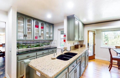 Grass Valley House | House ∙ 6 bedrooms ∙ 20 guests