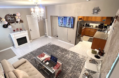 El Monte House | House-North El Monte 2 rooms 3 beds 1 bath 14 miles to DTLA