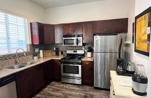 Inglewood Condo | House of Gordon Gartrale - Modern 3 Bedroom/2.5+ Bath Condo near Sofi & LAX