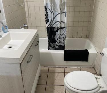 Los Angeles House | House Rooms & RV Rooms Near LAX
