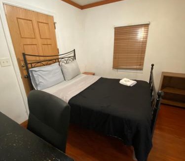 Los Angeles House | House Rooms & RV Rooms Near LAX