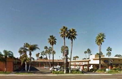 Midway District Hotel | Howard Johnson by Wyndham San Diego Sea World