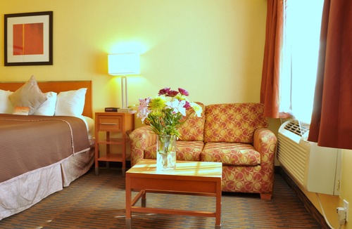 Midway District Hotel | Howard Johnson by Wyndham San Diego Sea World