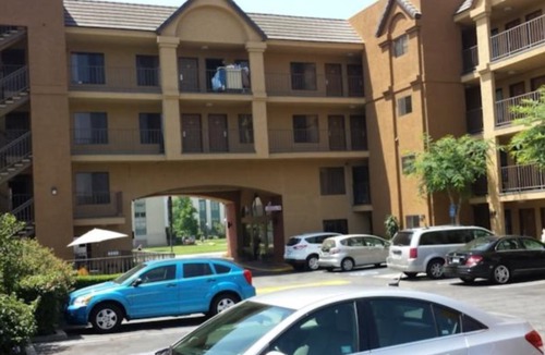 Mid Central Hotel | Howard Johnson by Wyndham Pasadena