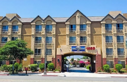 Mid Central Hotel | Howard Johnson by Wyndham Pasadena