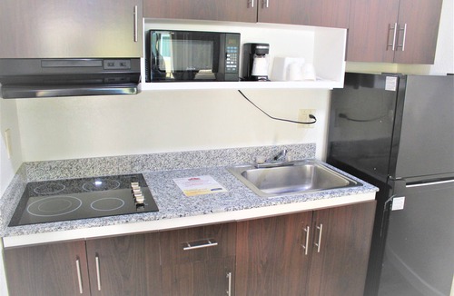 Lincoln Acres Hotel | Howard Johnson Suites by Wyndham San Diego Chula Vista/BayFt