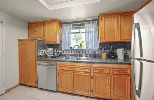 Norwalk House | Huge 5BR Jacuzzi 15min to Disneyland Sleeps 18