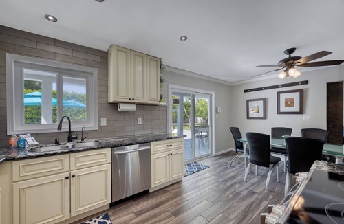 Vista Norte House | Huge Backyard: PoolTable+Firepit+Saltwater Pool and Spa