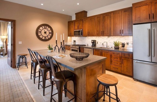 Lakeside Park Condo | Huge Condo Near the Gondola | 2 Hot Tubs + Pool