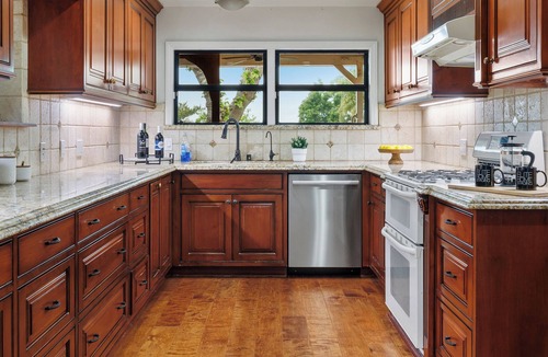 Sunland-Tujunga House | Huge house with lots of extras! Close to everything!