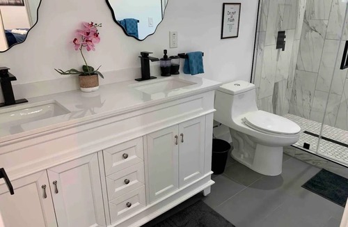 Little Armenia House | Huge House with Views of Hollywood sign! 3B/3BA