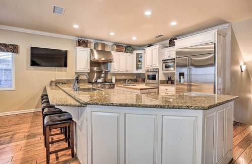 Blue Jay House | Huge Lake Arrowhead Home w/3 Decks & Grill!