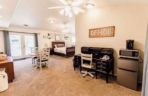Fresno Apartment | Huge Private Guest suite w/jet tub in great neighborhood near attractions