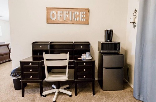 Fresno Apartment | Huge Private Guest suite w/jet tub in great neighborhood near attractions