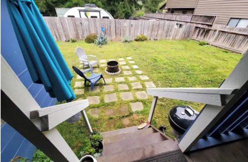 Cutten Cottage | Humboldt Blue, centrally located with a fenced yard/pet friendly.