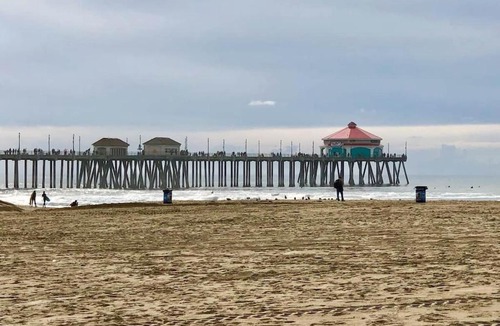Huntington Beach House | Huntington Beach Bungalow half mile to sand & pier in downtown HB