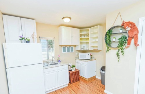 Hollywood Hills Apartment | HW.C1 - Spacious Studio, East Hollywood