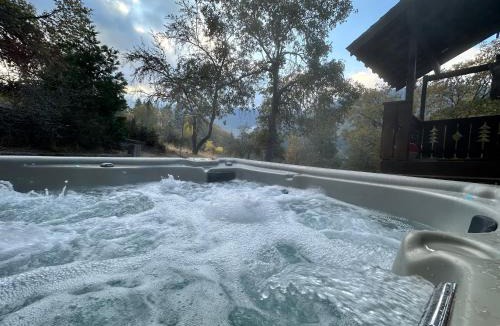 Camp Nelson Ski Chalet | Hygge Haus Sequoia - Large Private Cabin w Views