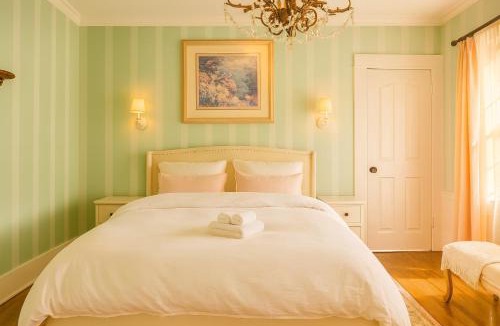 West Hollywood House | Iconic Hollywood Homestay Near Walk Of Fame