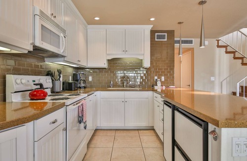 Palm Desert Condo | Ideal Condo by El Paseo | Pool & Tennis Access | Modern Amenities & Proximity to Shopping