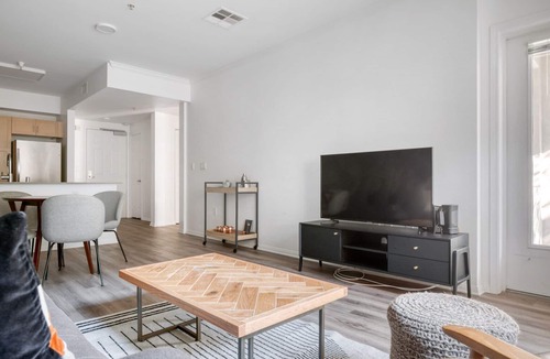 Hollywood Apartment | Ideal Hollywood 1BR w/Gym, Pool & Spa, nr. Sunset Blvd, by Blueground