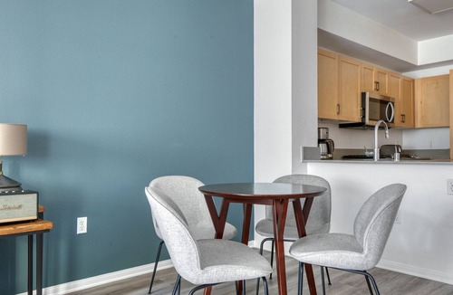 Hollywood Apartment | Ideal Hollywood 1BR w/Gym, Pool & Spa, nr. Sunset Blvd, by Blueground
