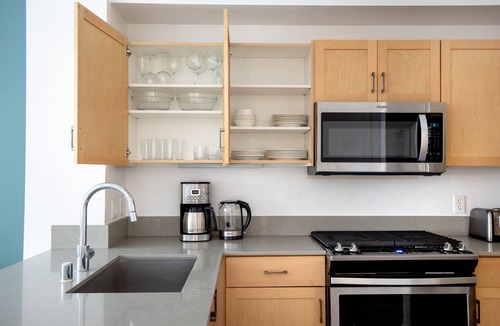 Hollywood Apartment | Ideal Hollywood 1BR w/Gym, Pool & Spa, nr. Sunset Blvd, by Blueground