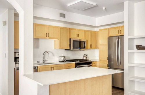 Hollywood Apartment | Ideal Hollywood 2BR w/Gym, Pool & Spa, nr. Sunset Blvd, by Blueground