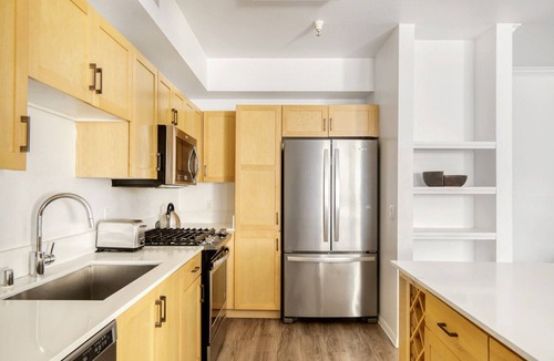 Hollywood Apartment | Ideal Hollywood 2BR w/Gym, Pool & Spa, nr. Sunset Blvd, by Blueground