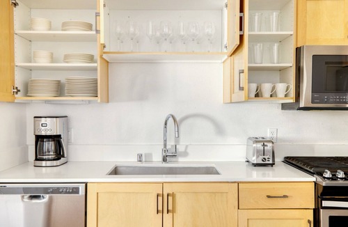 Hollywood Apartment | Ideal Hollywood 2BR w/Gym, Pool & Spa, nr. Sunset Blvd, by Blueground