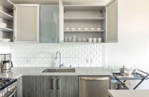 Mid-Wilshire Apartment | Ideal Mid-Wilshire Studio w/Gym, Pool, walk to S. La Brea, by Blueground