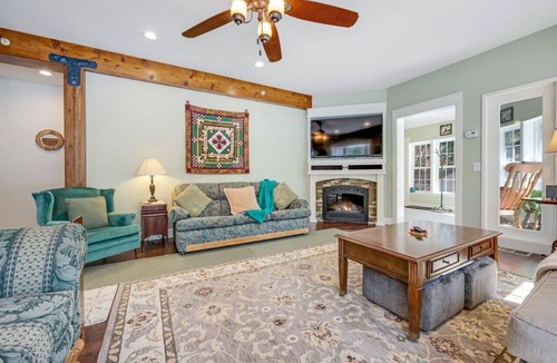 Idyllwild House | Ideal Spacious Mountain Home