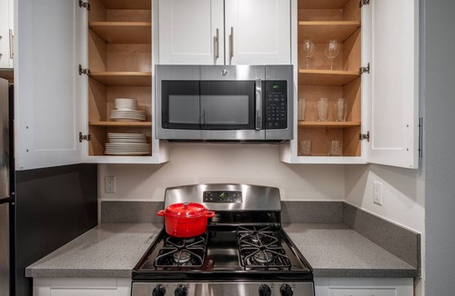 Westwood Apartment | Ideal Westwood 1BR w/Gym, nr. UCLA/Medical Center by Blueground
