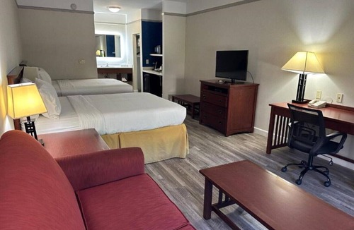 Bonita House | Ideally situated just outside of Los Angeles!
