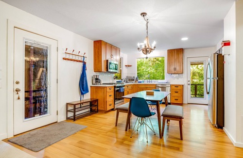 Cazadero Cabin | Idyllic creekside getaway- cozy, cute & updated