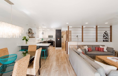 Santa Ana Heights House | Immaculate, beautiful duplex with AC, bikes and beach gear - steps to sand!