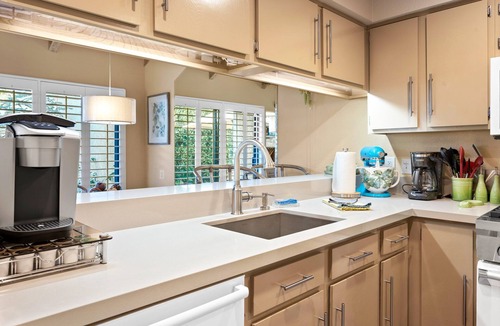 Rancho Mirage House | Immaculate Mission Hills tennis villa with mountain views from private roof deck