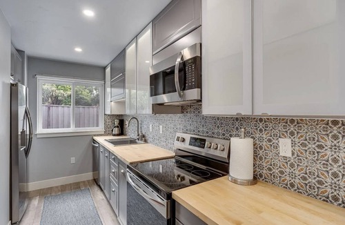 Napa Cottage | Immaculate Napa Oxbow GuestHouse