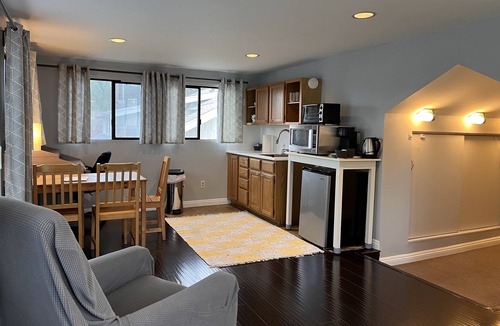 South Pasadena Apartment | In the charming upscale South Pasadena, 10 miles from downtown Los Angeles