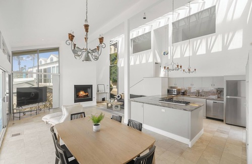 Western Malibu House | Incredible beach front house on very private beach